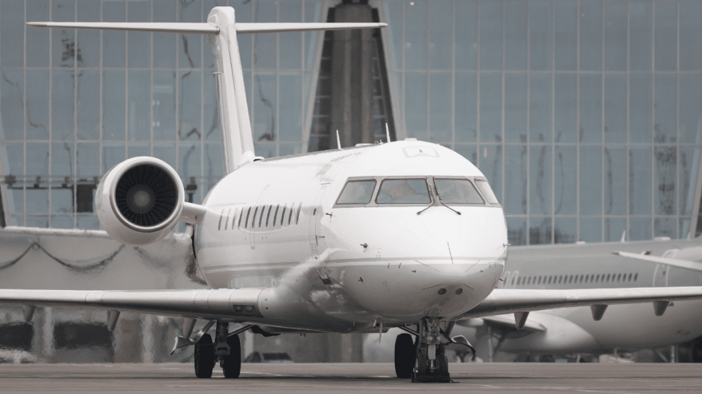 Pros and Cons of Regional Airline Jobs