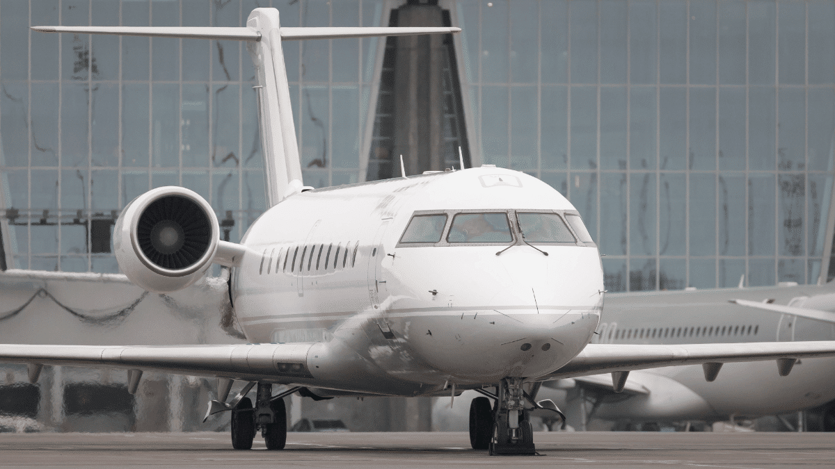Pros and Cons of Regional Airline Jobs